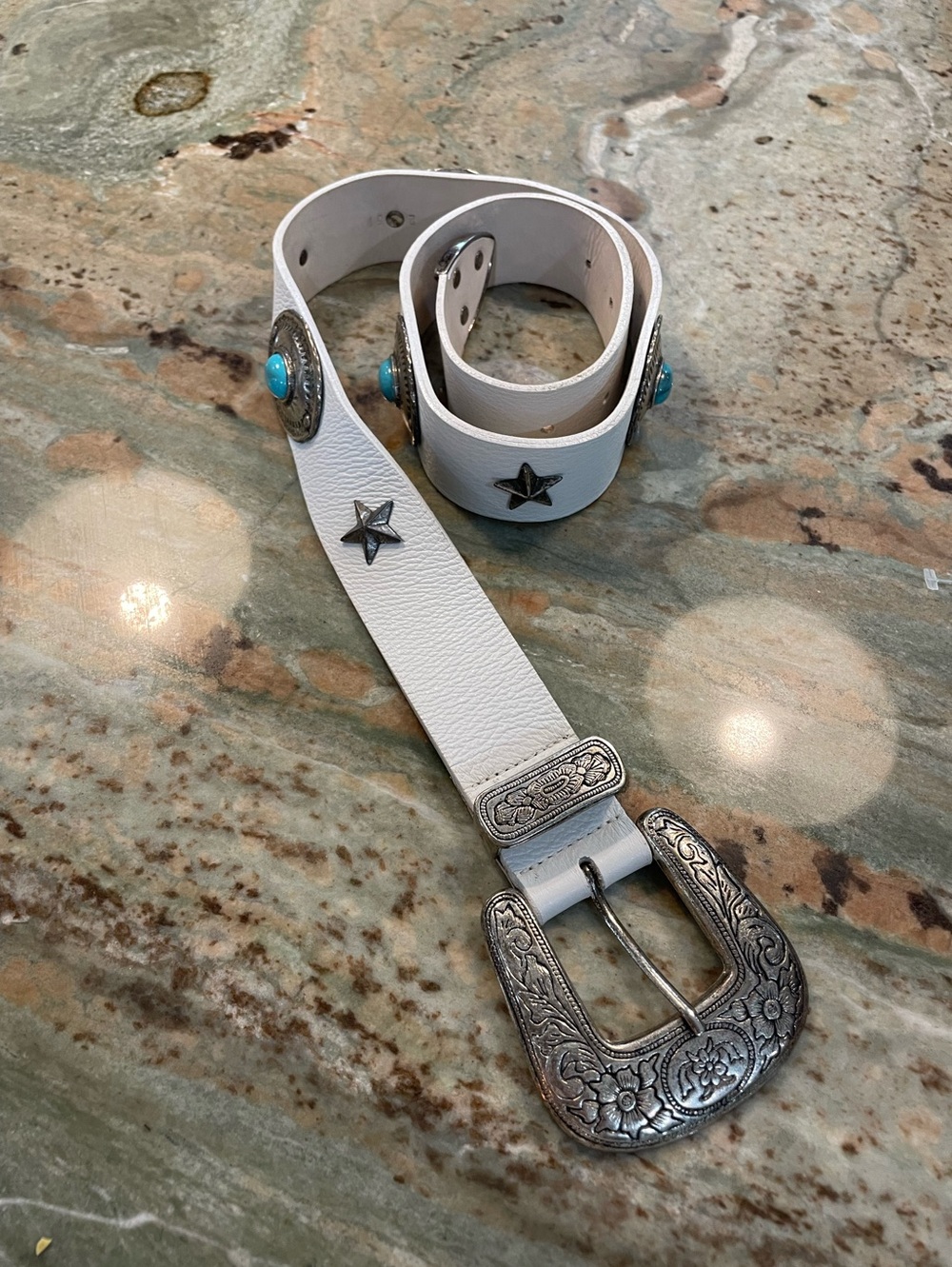 STREETS AHEAD BIG BUCKLE BELT- in white - size Small
